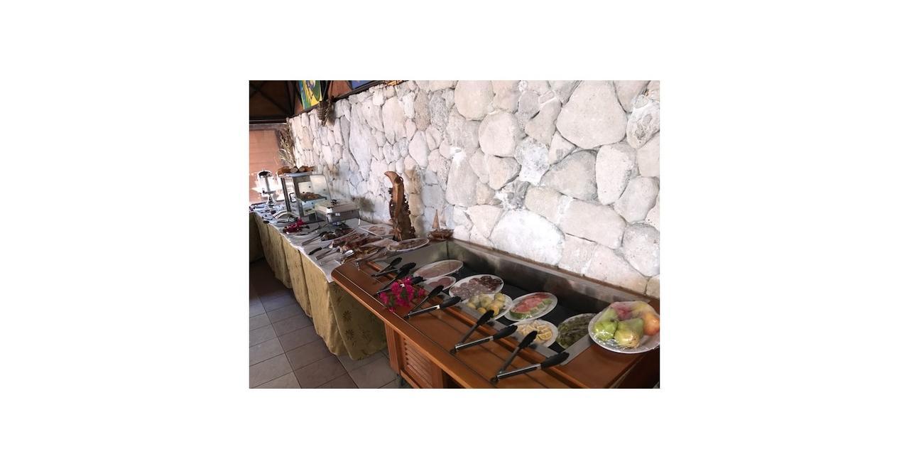 Hotel Nengone Village Mare Exterior photo